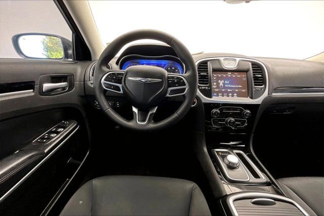 Used 2023 Chrysler 300 Touring w/ Sport Appearance Package RWD image 4