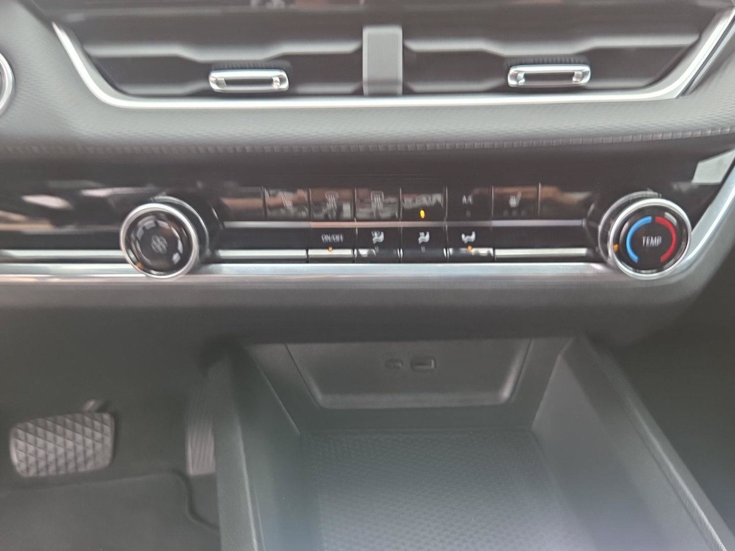 Used 2025 Chevrolet Equinox LT FWD image 20