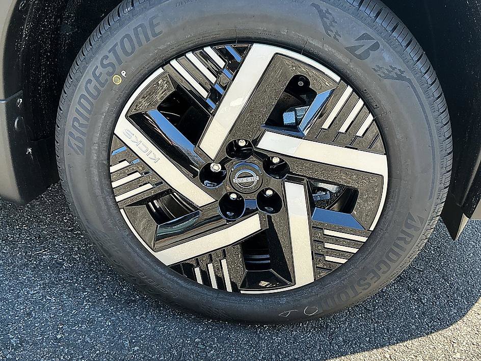 New 2026 Nissan Kicks SV w/ SV Premium Package image 22