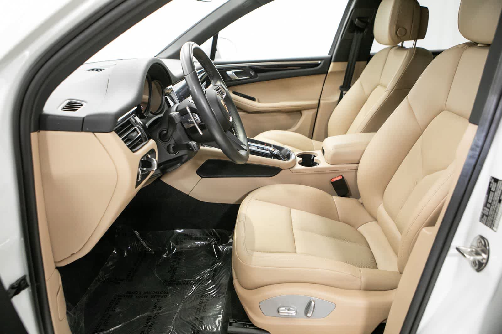Certified 2023 Porsche Macan AWD/4WD image 22