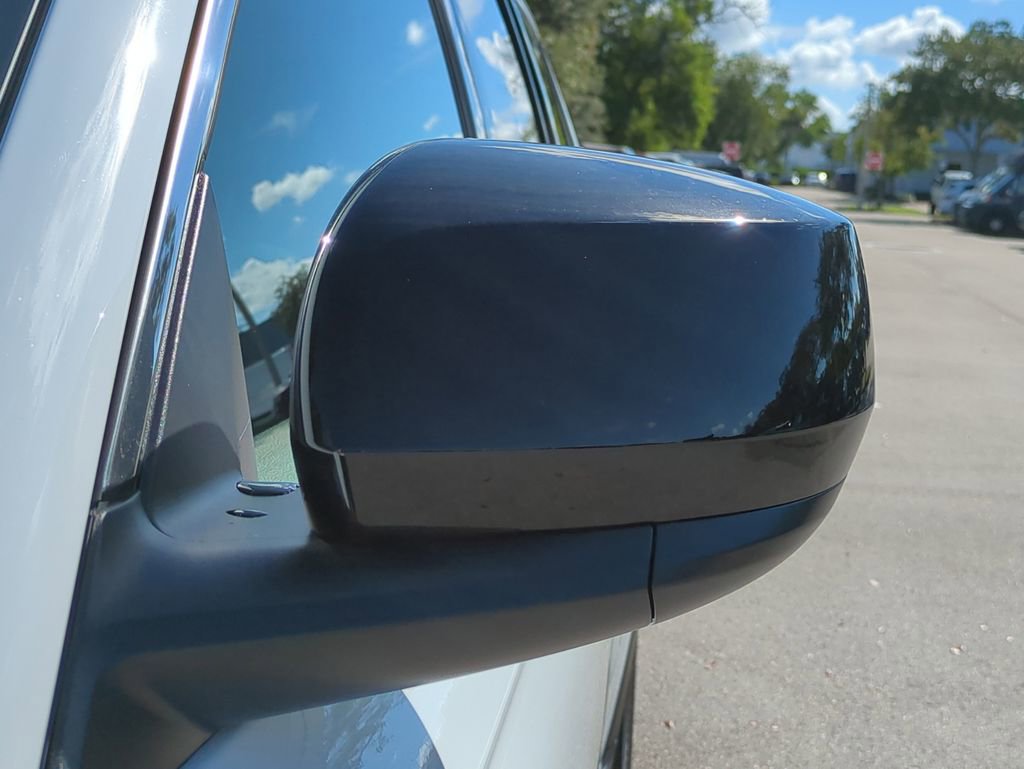 New 2025 Jeep Grand Cherokee L Laredo image 12