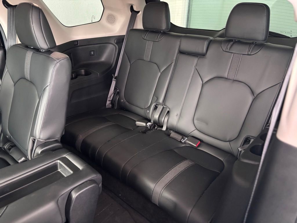 Used 2025 Honda Pilot Touring image 14