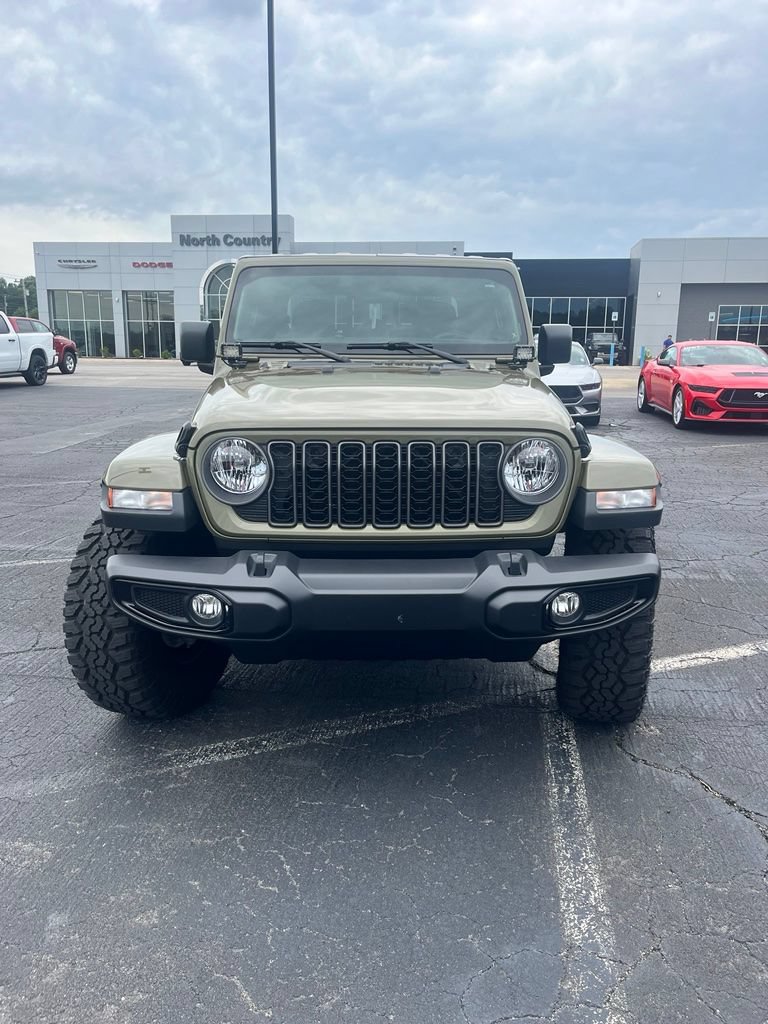 Used 2025 Jeep Gladiator Sport AWD/4WD image 1