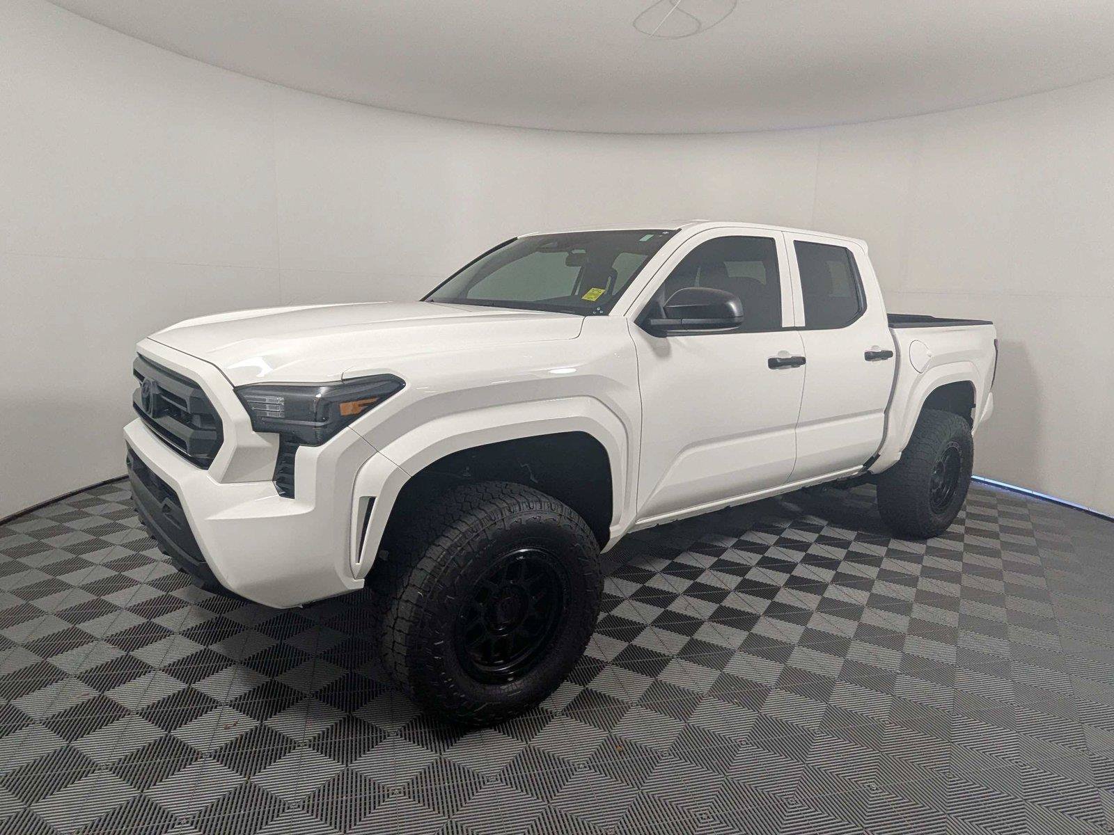 Used 2025 Toyota Tacoma SR AWD/4WD image 2