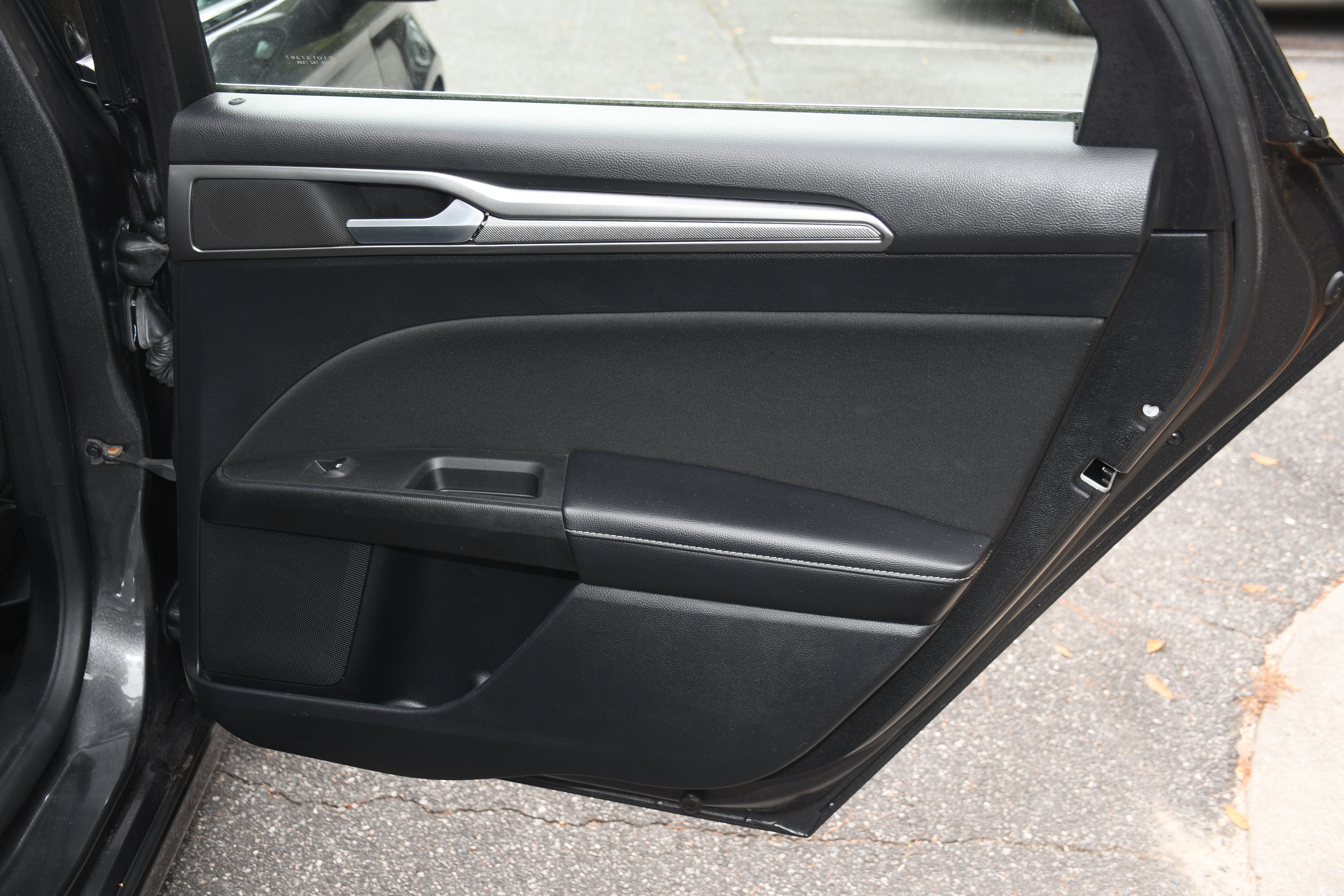 Used 2020 Ford Fusion SE image 18