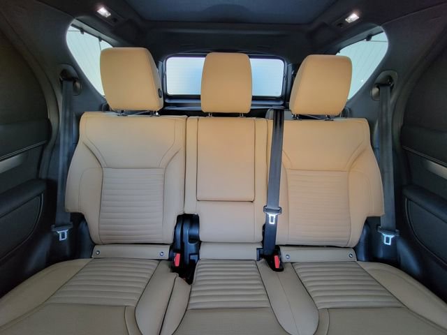 Used 2025 Land Rover Discovery Dynamic SE AWD/4WD image 23