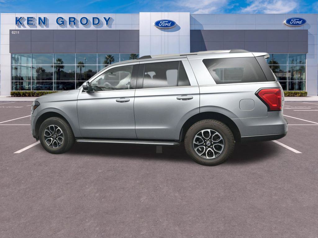 Used 2023 Ford Expedition XLT RWD image 3