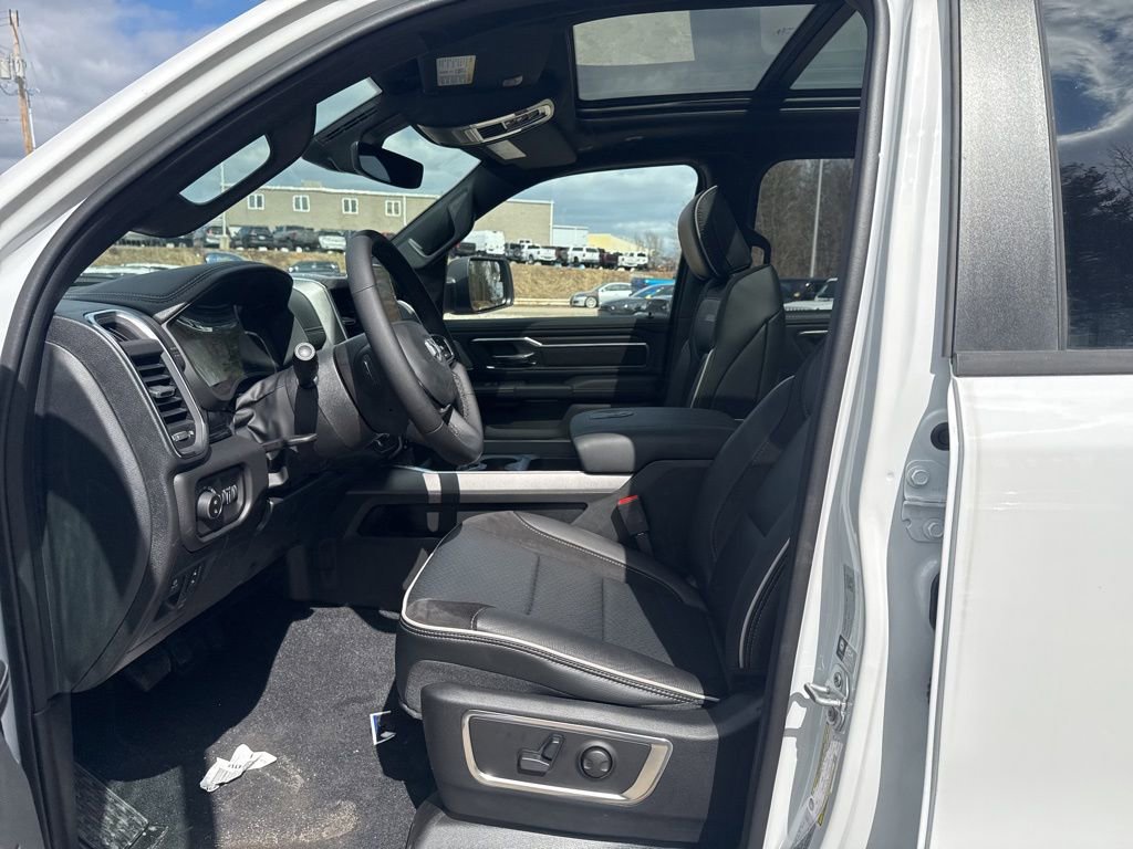 New 2026 RAM 1500 Laramie AWD/4WD image 19