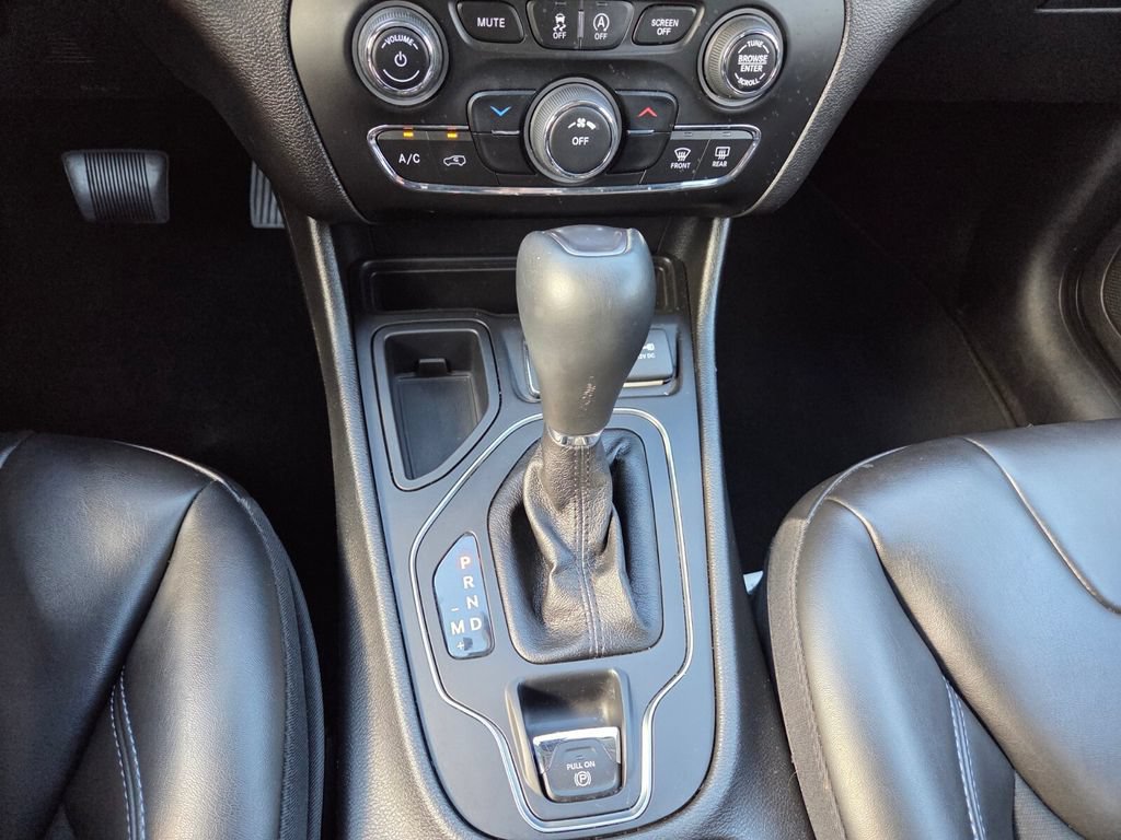 Used 2021 Jeep Cherokee Latitude Plus FWD image 18