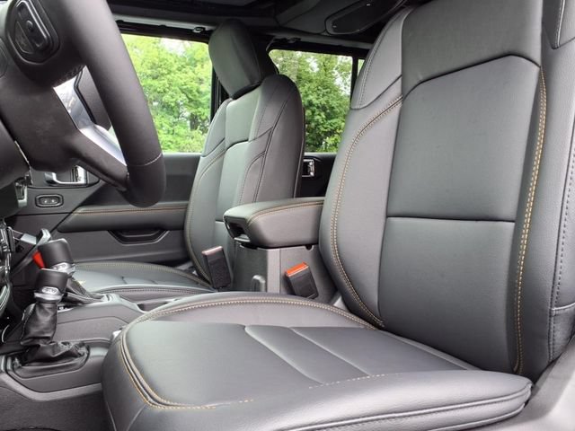 New 2025 Jeep Wrangler Unlimited Sahara AWD/4WD image 13