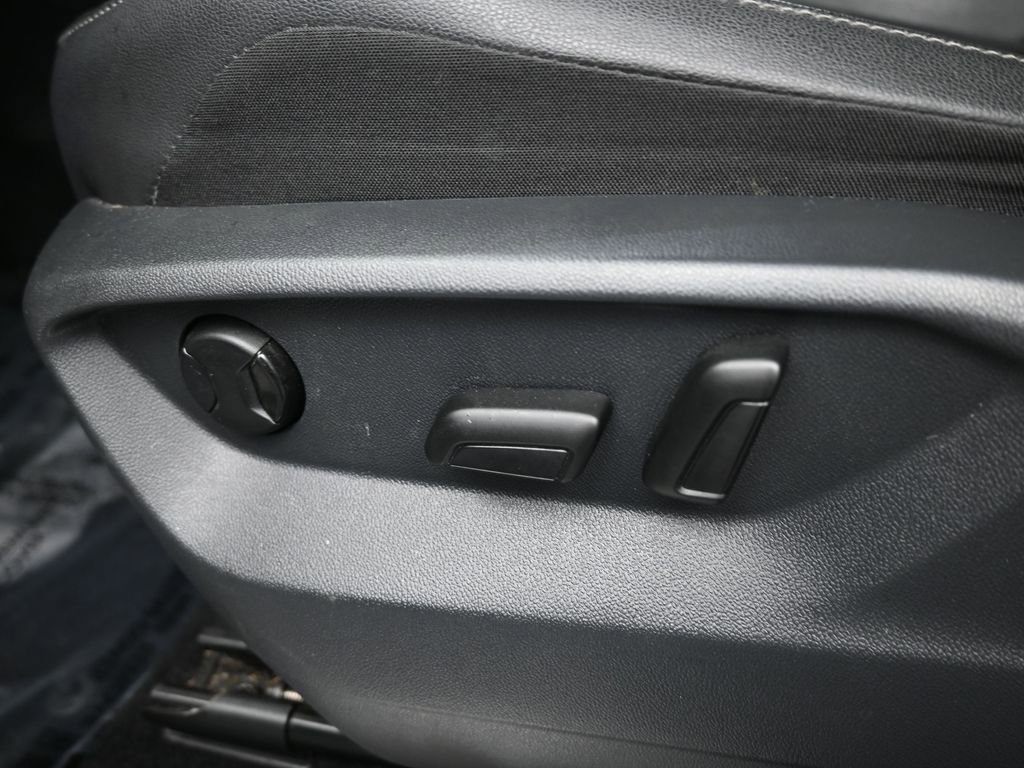 Used 2020 Volkswagen Tiguan SE R-Line image 12