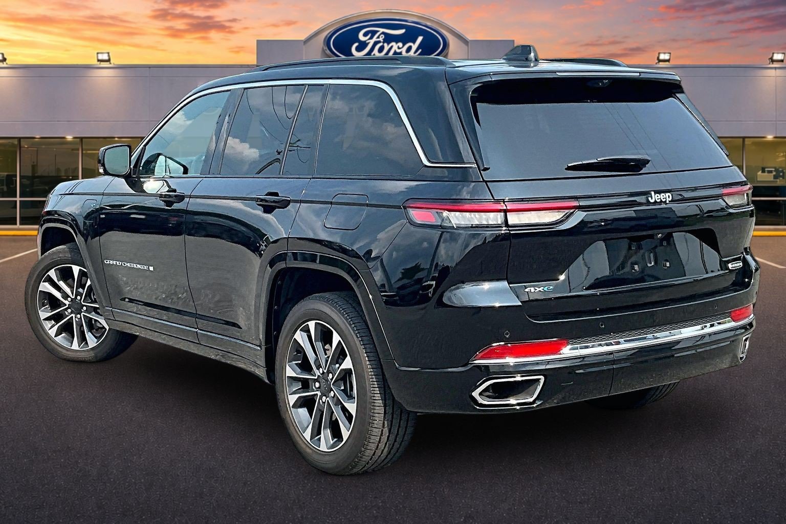 Used 2025 Jeep Grand Cherokee Overland w/ Advanced Protech Group III AWD/4WD video 2