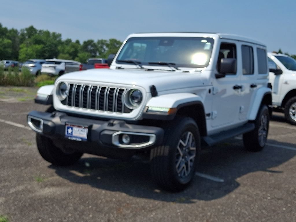 Used 2025 Jeep Wrangler Unlimited Sahara AWD/4WD image 5