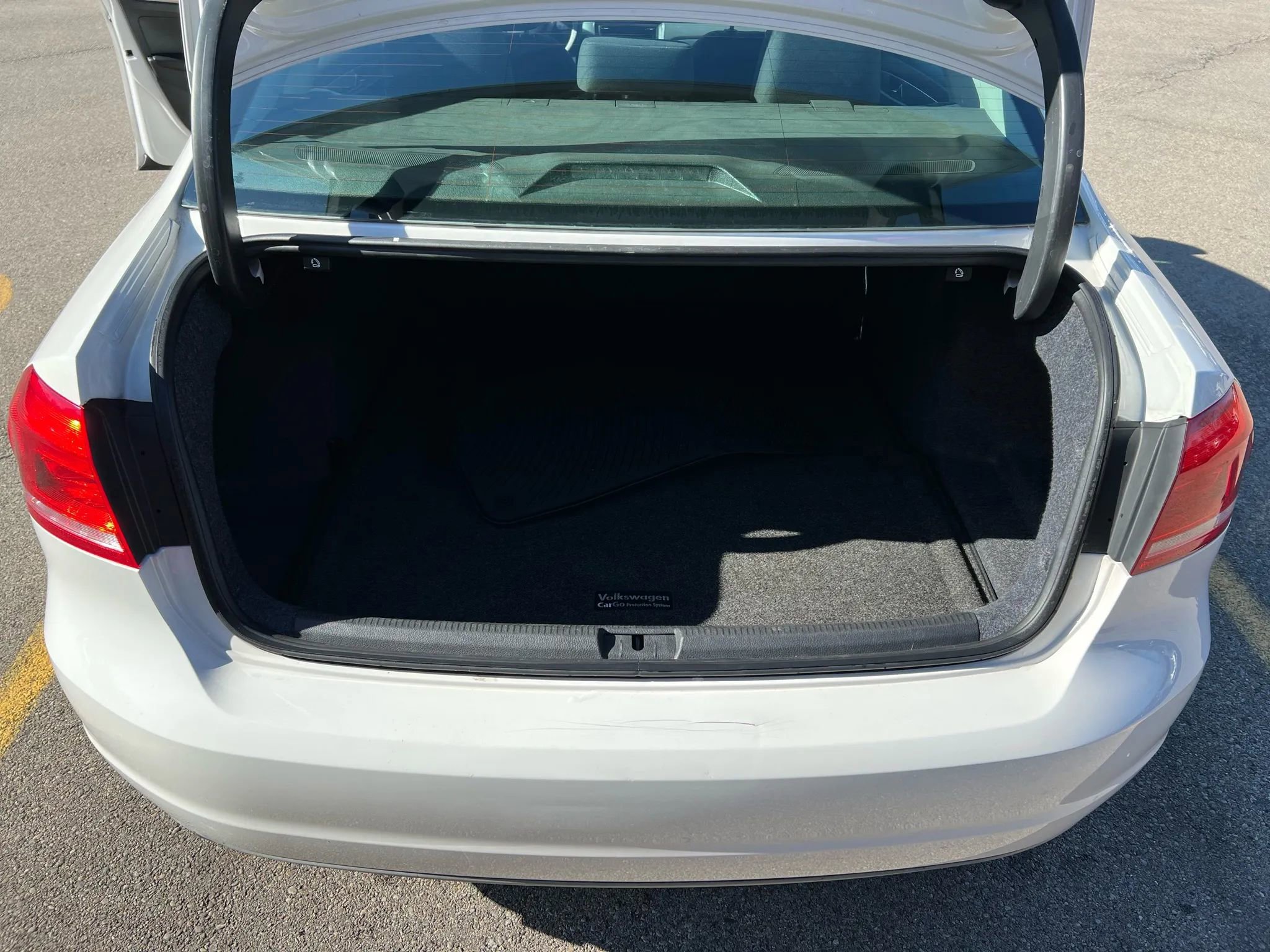 Used 2013 Volkswagen Passat 2.5 S image 24