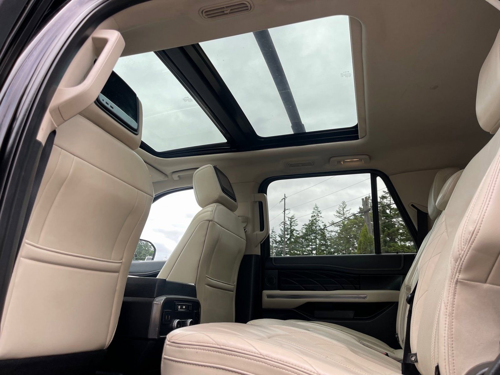 Used 2018 Ford Expedition Max Platinum AWD/4WD image 17