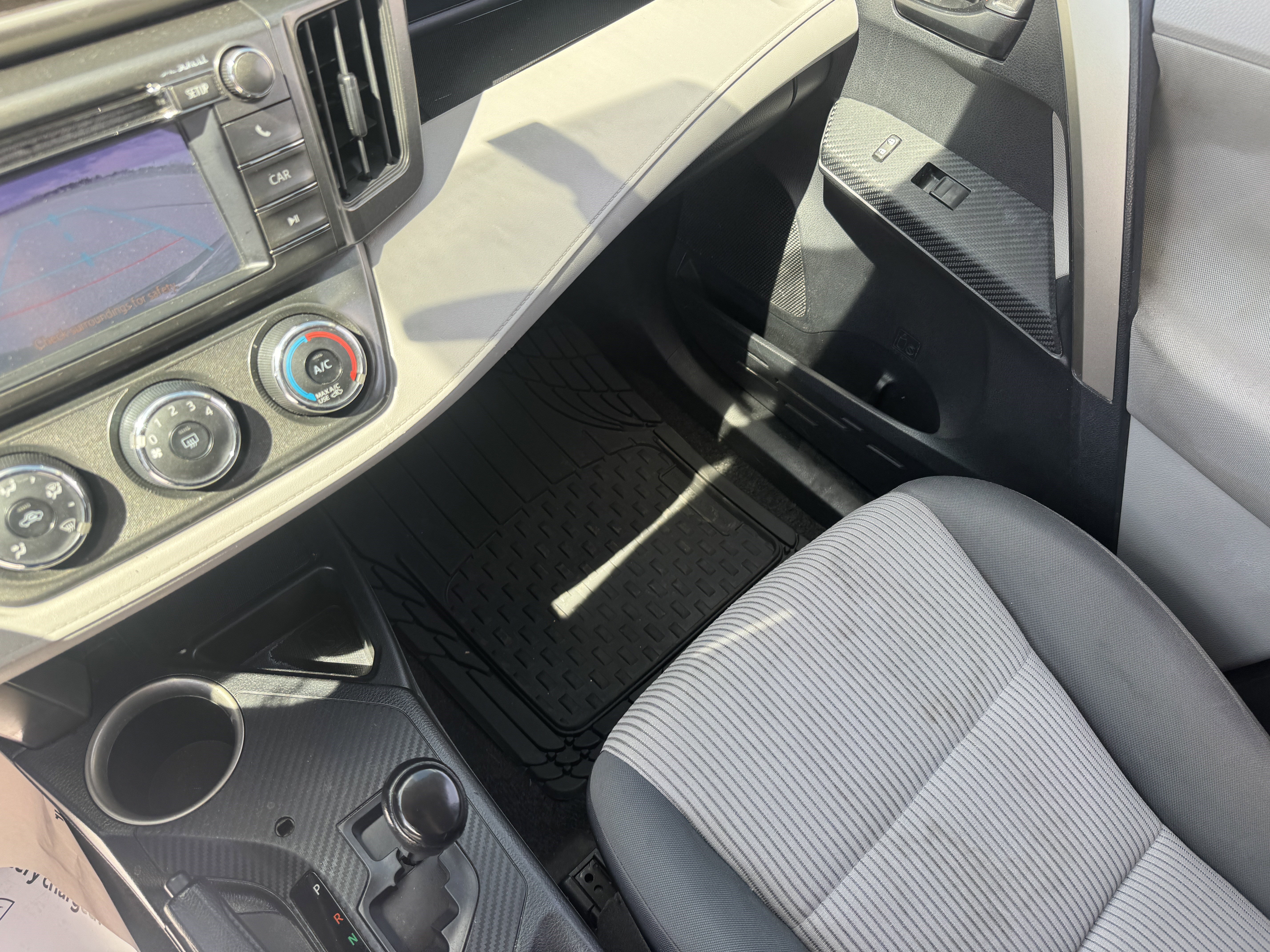 Used 2013 Toyota RAV4 LE image 29