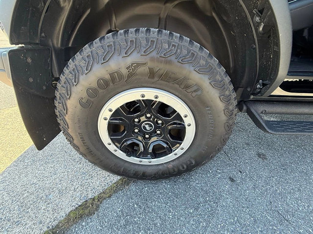 Used 2023 Ford Bronco Badlands image 19