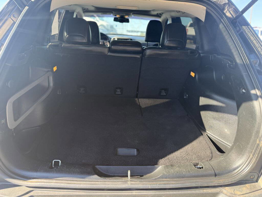 Used 2018 Jeep Cherokee Limited w/ Luxury Group image 12