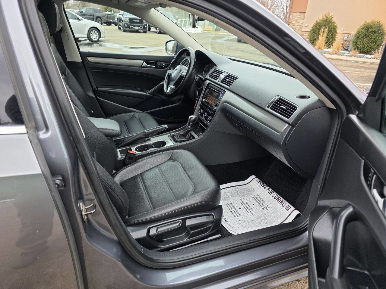 Used 2015 Volkswagen Passat TDI SE image 11