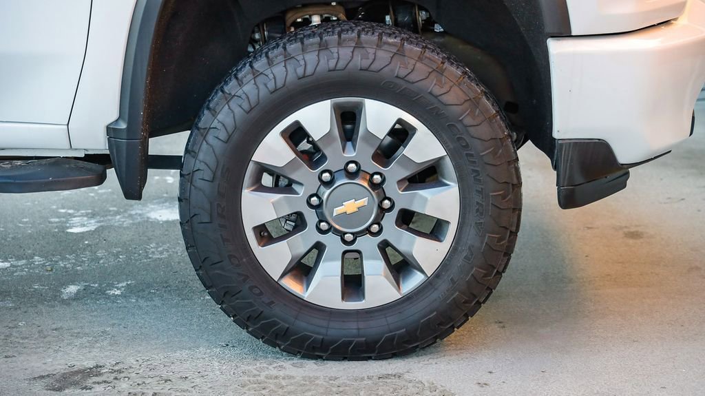 Used 2023 Chevrolet Silverado 2500 Custom w/ Custom Value Package image 11