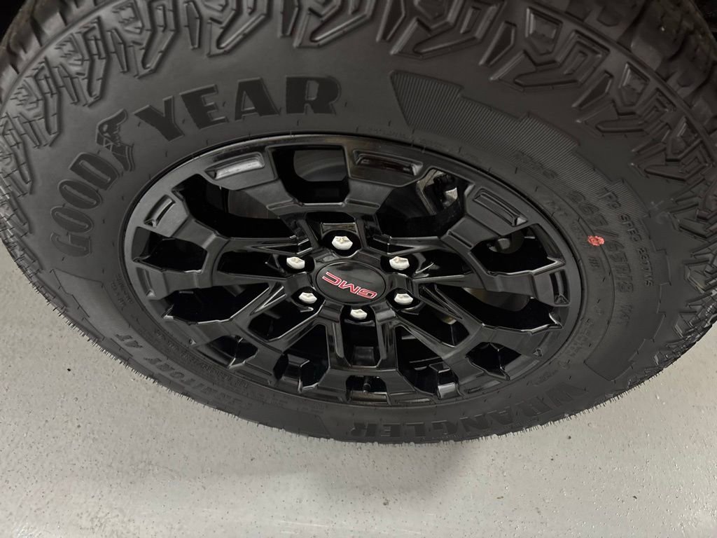 New 2026 GMC Canyon Elevation w/ Convenience Package RWD image 8