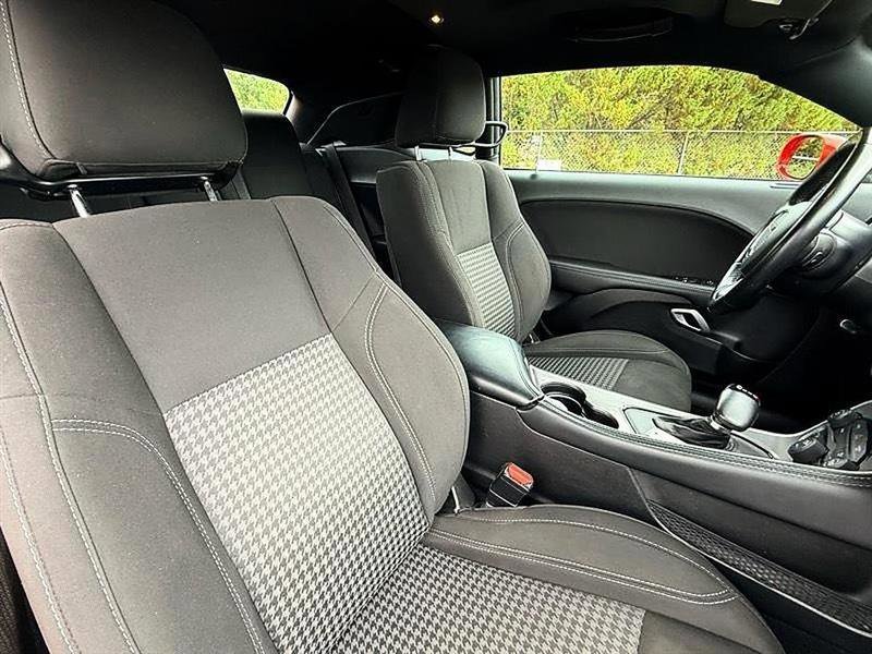 Used 2022 Dodge Challenger SXT RWD image 23