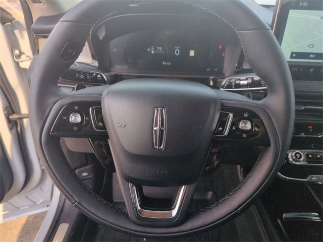 Certified 2025 Lincoln Corsair AWD w/ Equipment Group 101A image 18