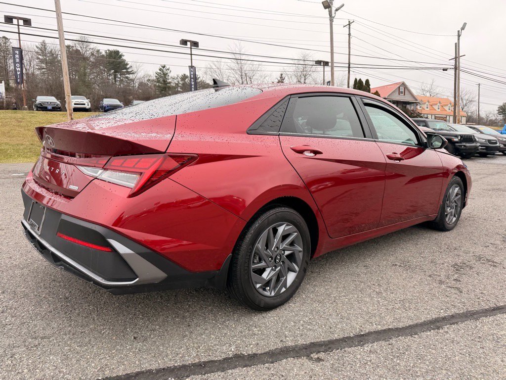 Used 2024 Hyundai Elantra Blue image 6
