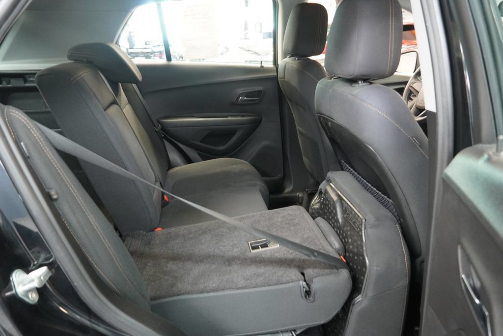 Used 2020 Chevrolet Trax LS FWD image 28