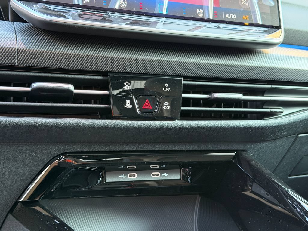 New 2026 Volkswagen GTI SE FWD image 18