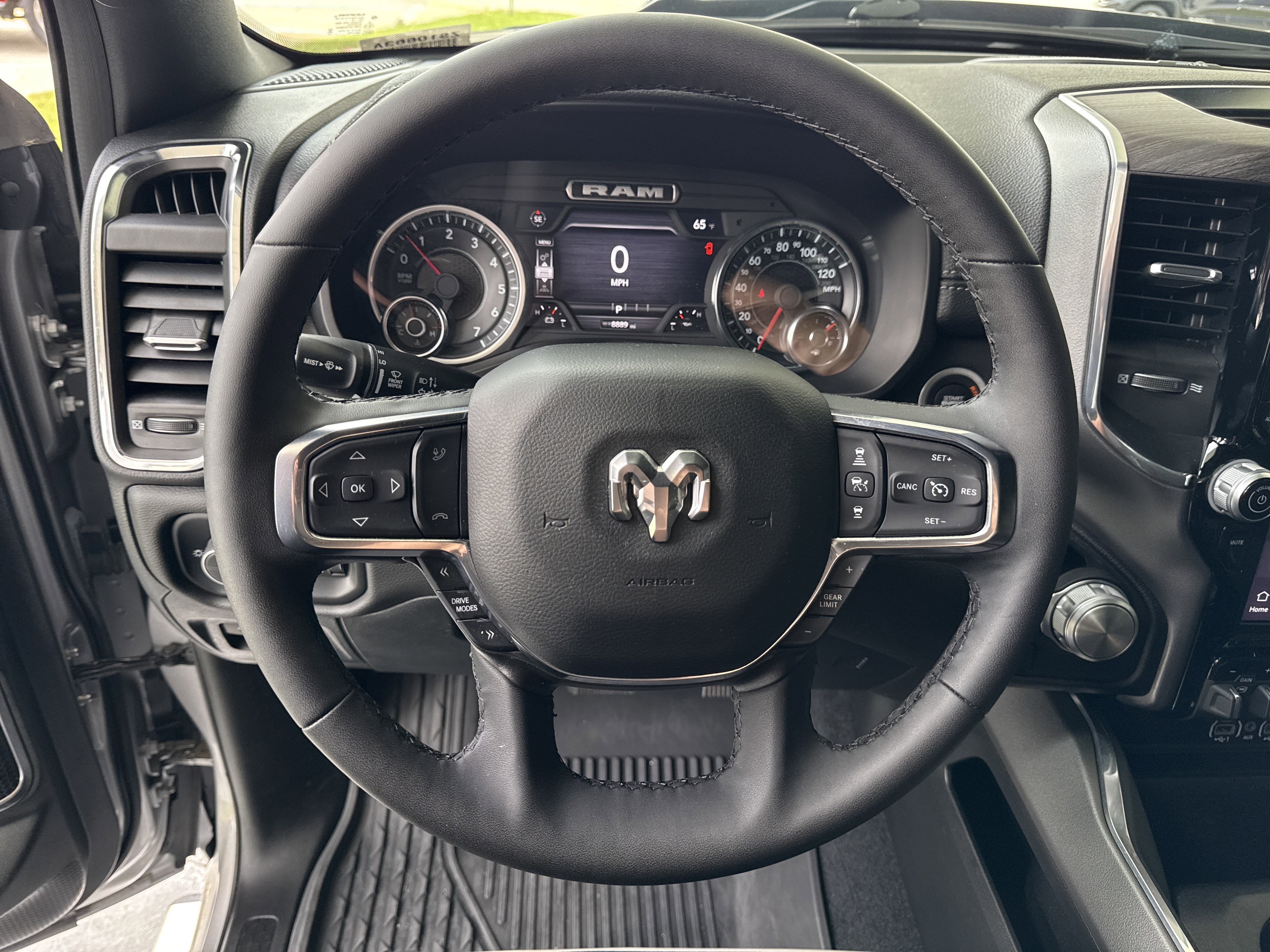 Used 2025 RAM 1500 Laramie w/ Sport Appearance Package AWD/4WD image 17