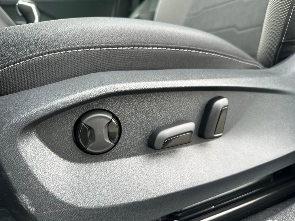 New 2026 Volkswagen Taos SE AWD/4WD image 9