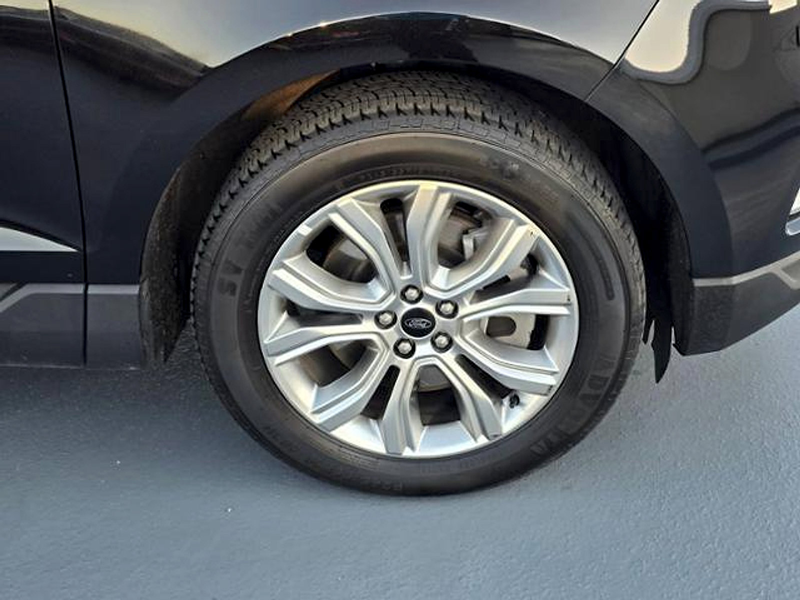 Used 2024 Ford Edge Titanium image 9