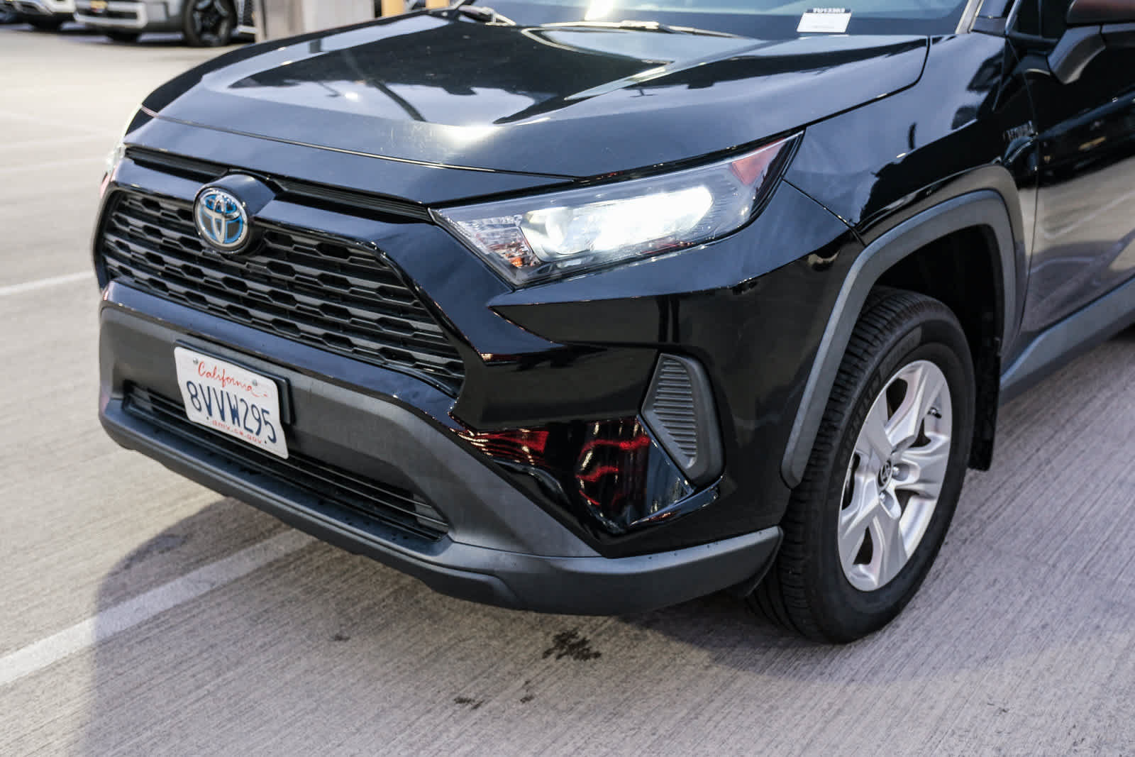 Used 2021 Toyota RAV4 LE w/ Carpet Mat Package (TMS) AWD/4WD image 11