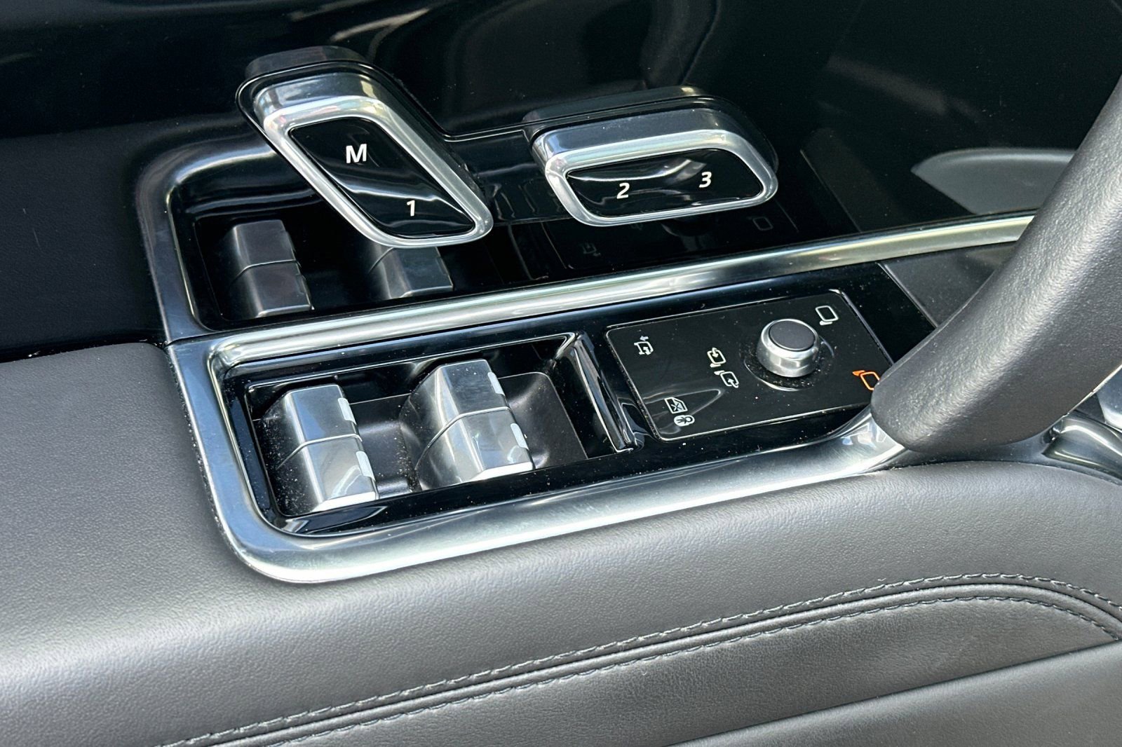 Used 2024 Land Rover Range Rover SE image 13