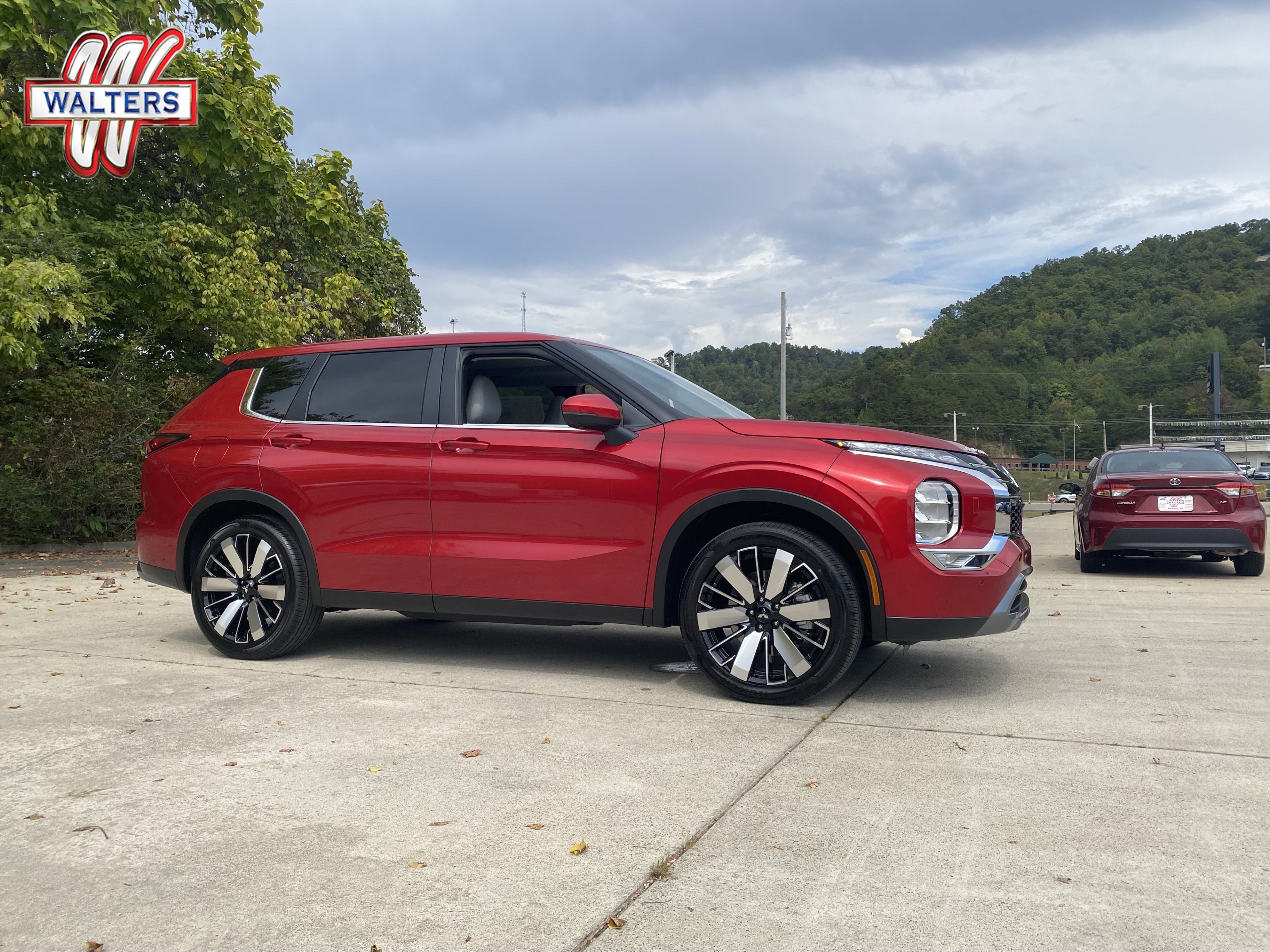 New 2025 Mitsubishi Outlander SE