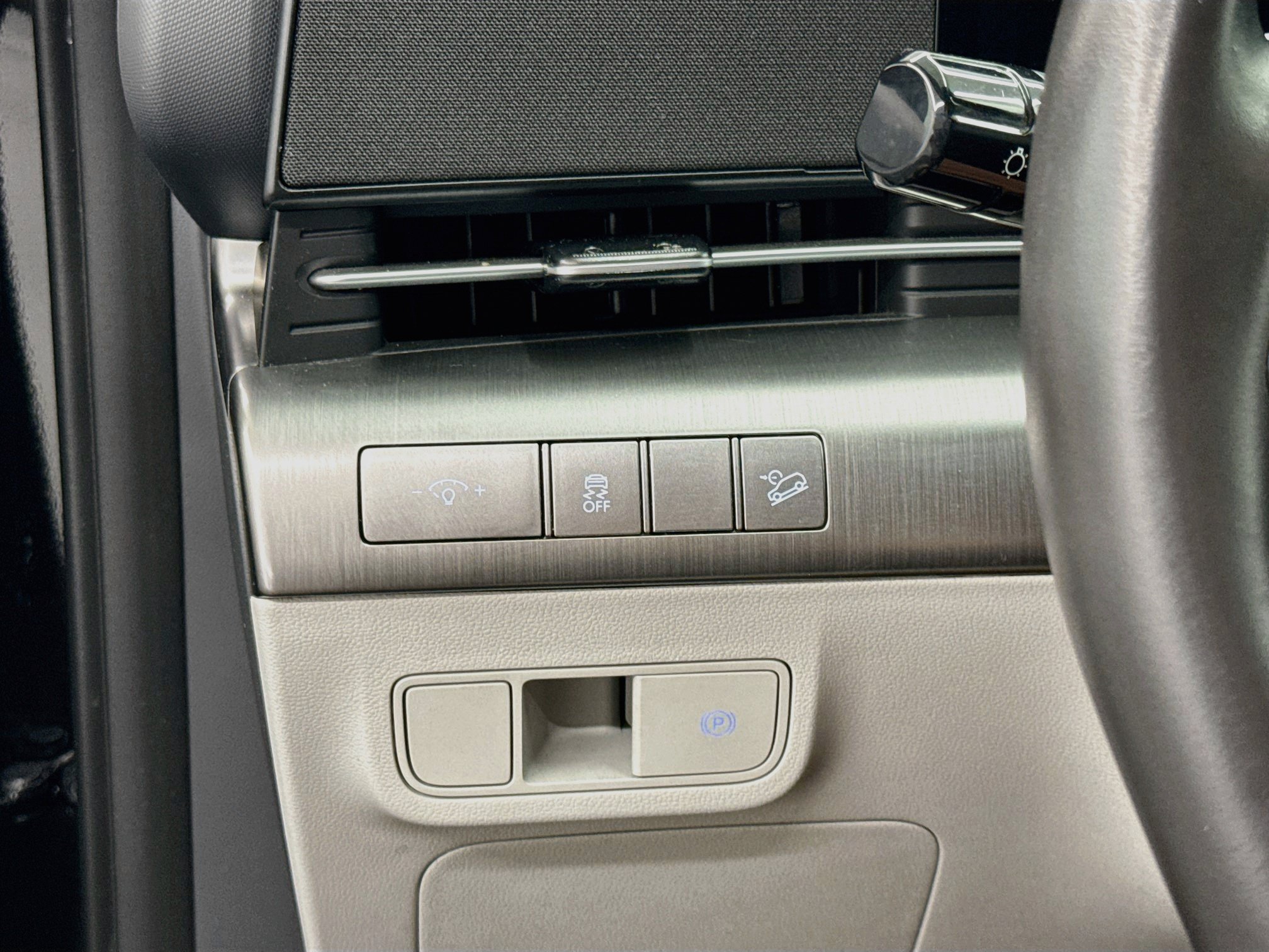 Used 2025 Hyundai Kona SEL FWD image 17