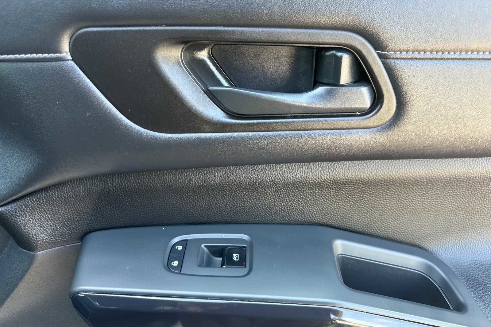 Used 2023 Nissan Pathfinder SV image 19