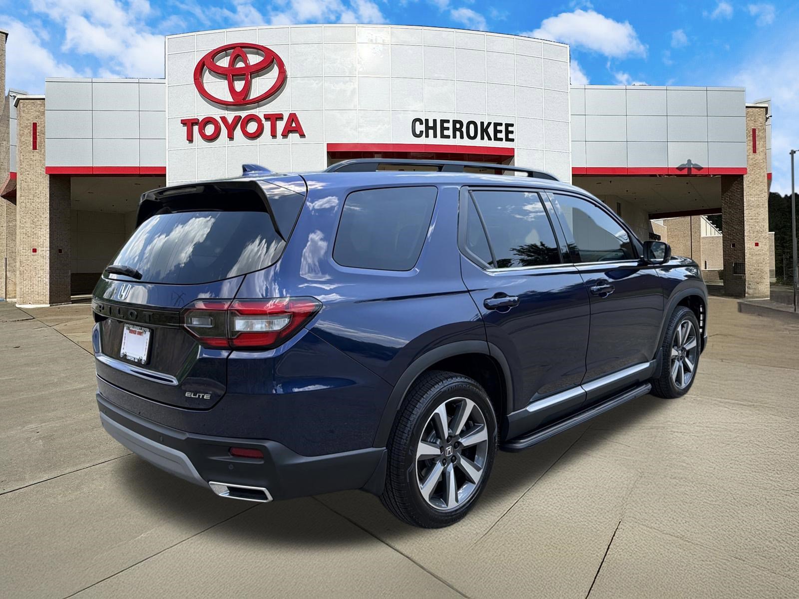 Used 2025 Honda Pilot Elite image 5