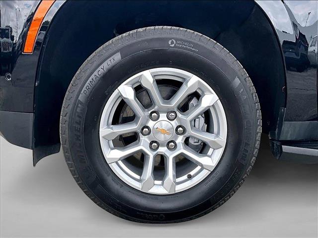 Used 2026 Chevrolet Suburban LT w/ Comfort Package RWD image 10