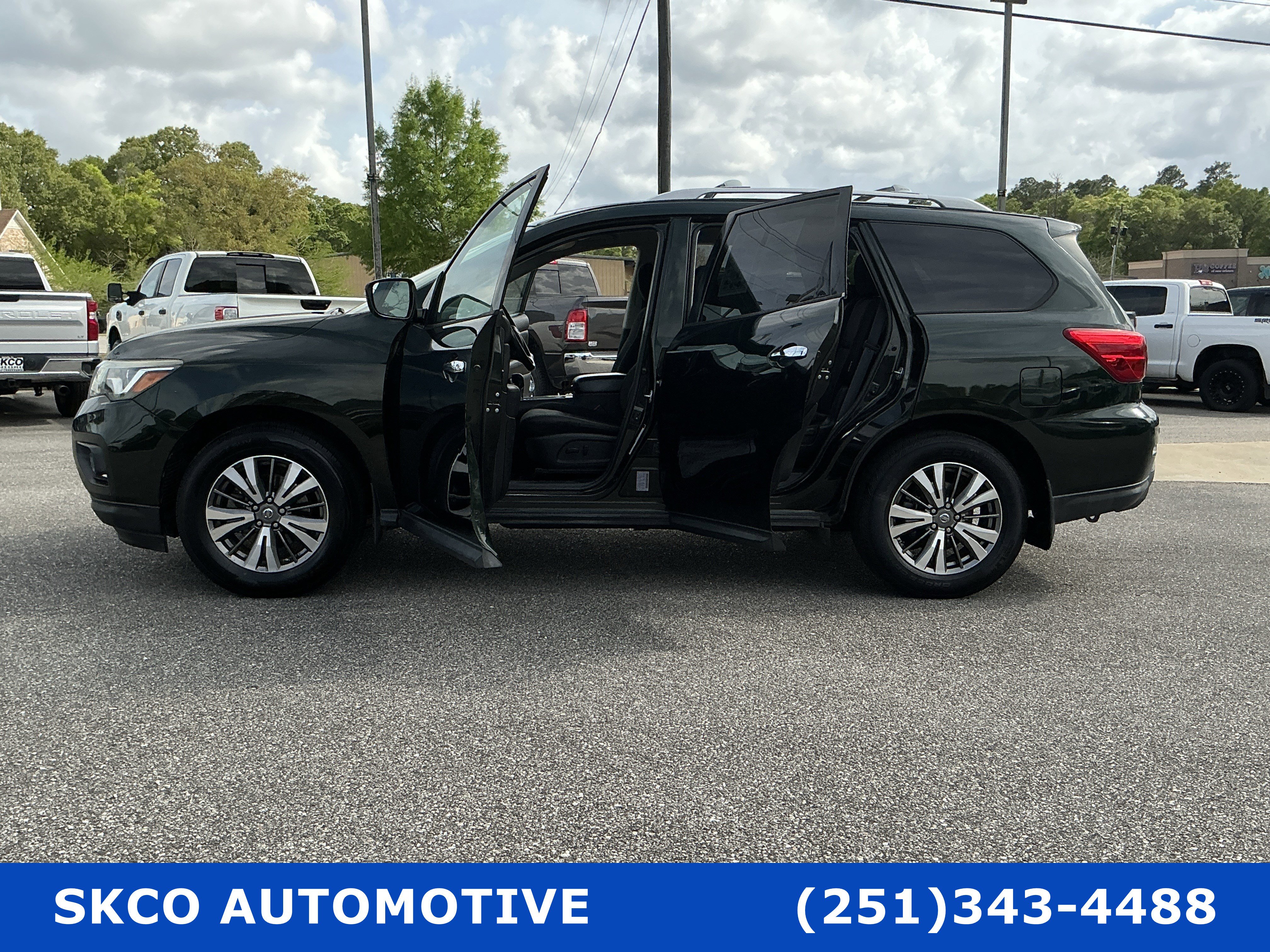 Used 2019 Nissan Pathfinder SV image 31