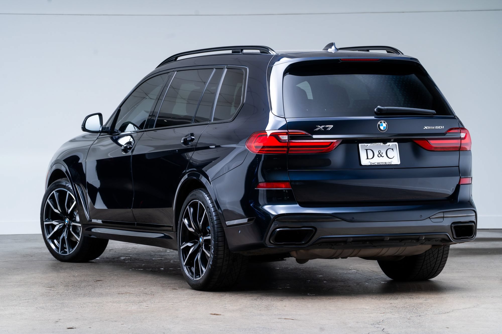 Used 2019 BMW X7 xDrive50i w/ M Sport Package AWD/4WD image 4