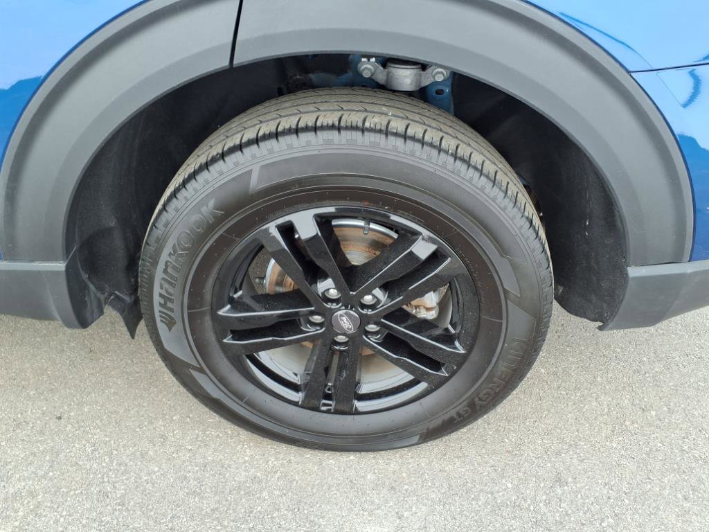 Certified 2022 Ford Explorer XLT w/ Equipment Group 202A image 8