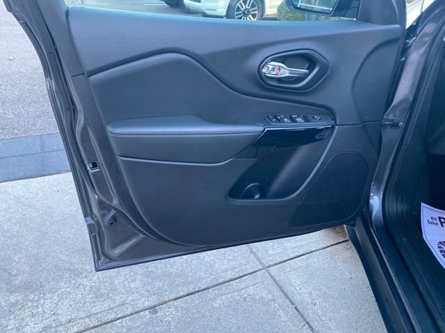 Used 2023 Jeep Cherokee Altitude Lux image 19