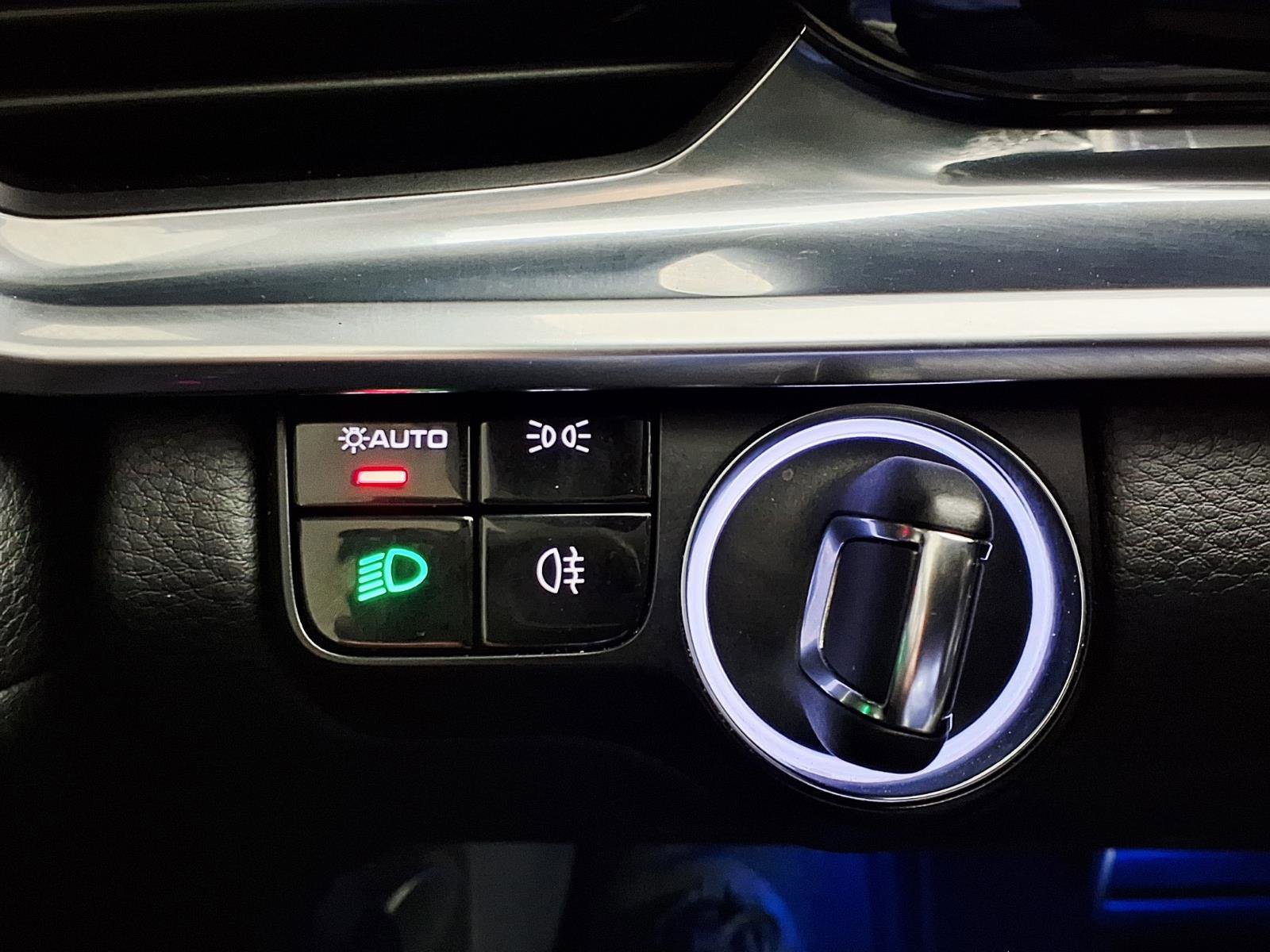 Used 2018 Porsche Panamera 4 AWD/4WD image 22