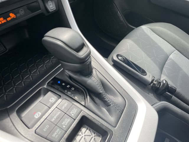 Used 2025 Toyota RAV4 XLE AWD/4WD image 15