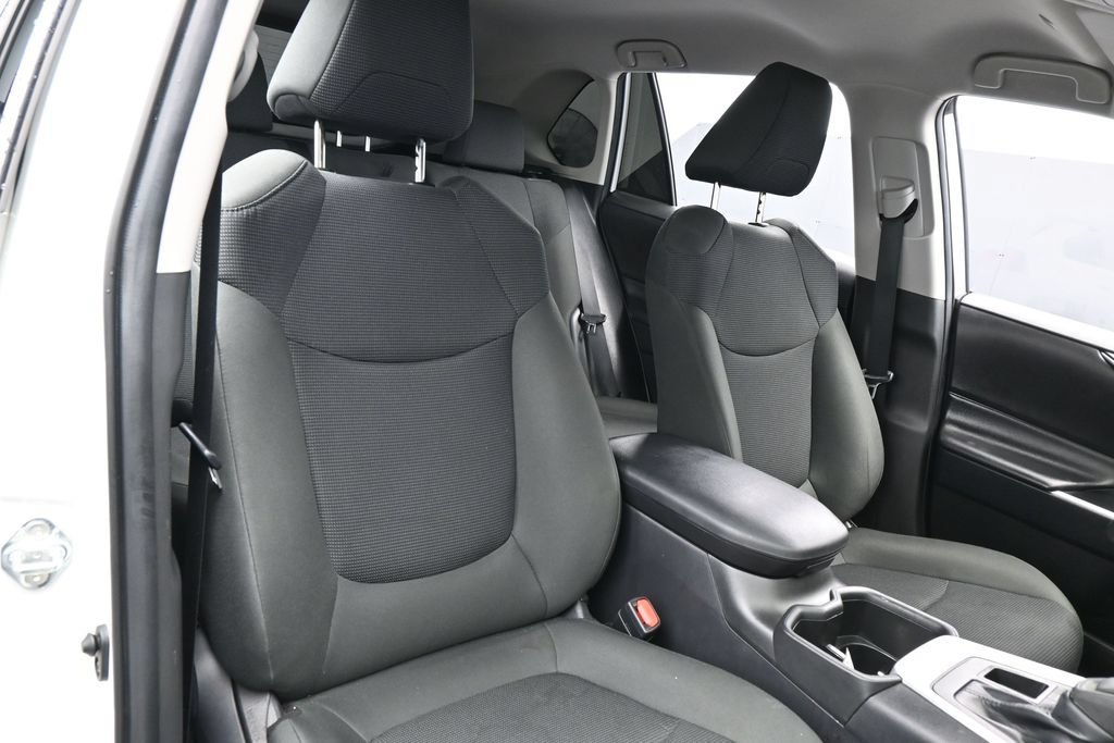 Used 2025 Toyota RAV4 LE AWD/4WD image 39