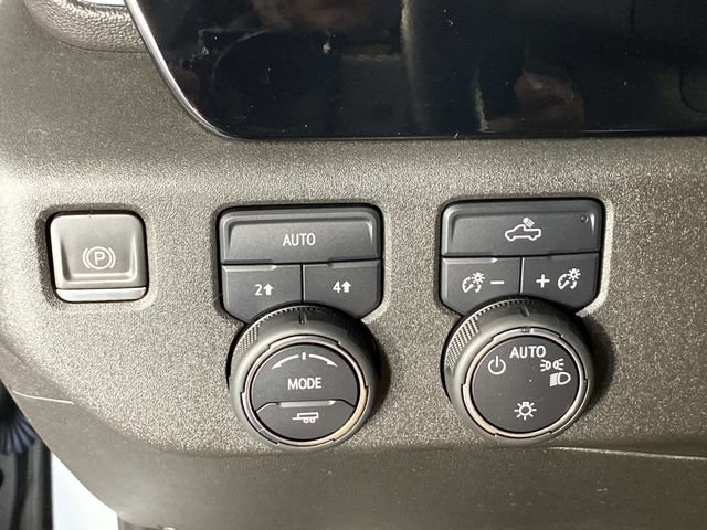 Used 2023 Chevrolet Silverado 1500 LT AWD/4WD image 14
