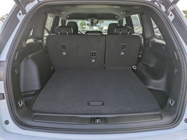 New 2025 Jeep Grand Cherokee Altitude image 11