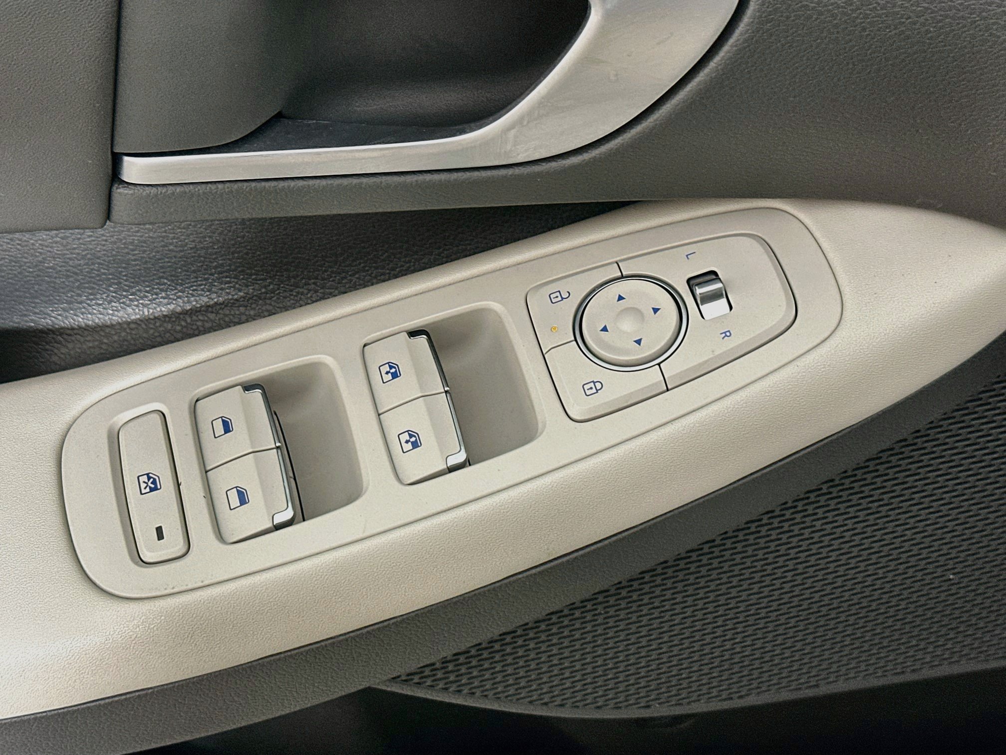 Used 2025 Hyundai Sonata SEL FWD image 15